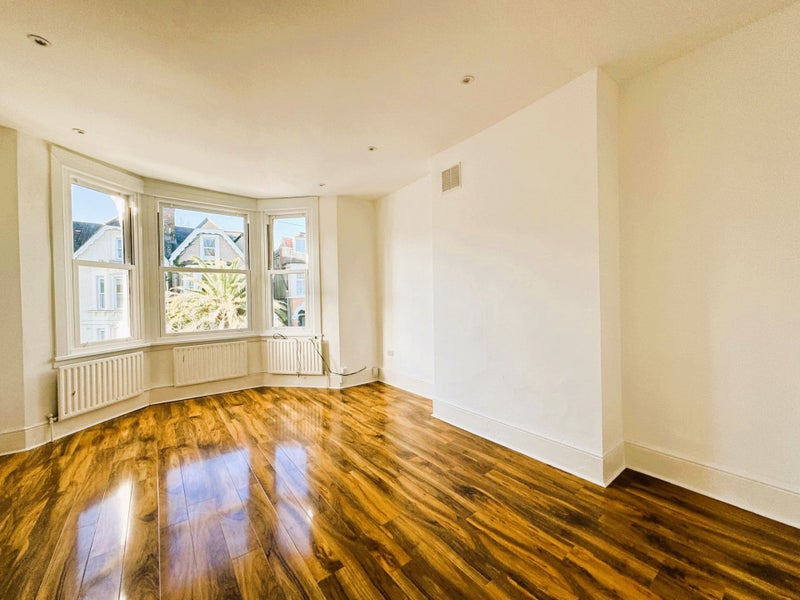 'Fantastic Location Large 2Bed Romola Rd Tulse Hill' Room to Rent from