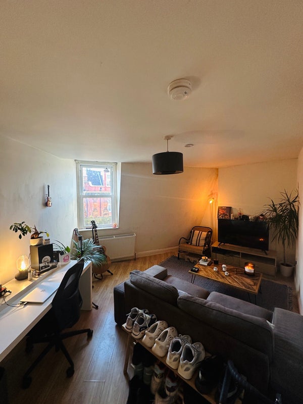'Brixton Electric Avenue 1 Bedroom Flat ' Room to Rent from SpareRoom