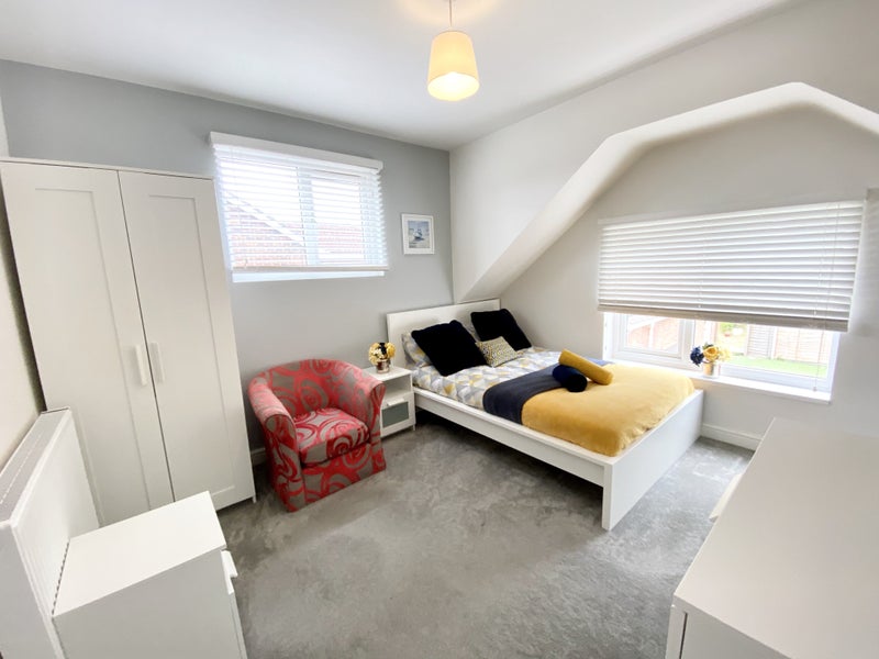 Photo 1: Bedroom 