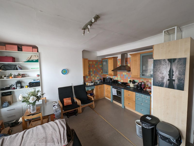 Photo 1: Kitchen / Lounge