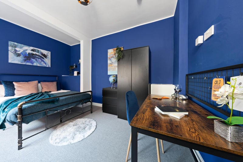 Photo 1: Bedroom 2-Available