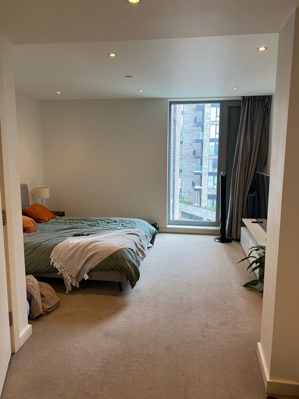 Photo 1: Ensuite Master