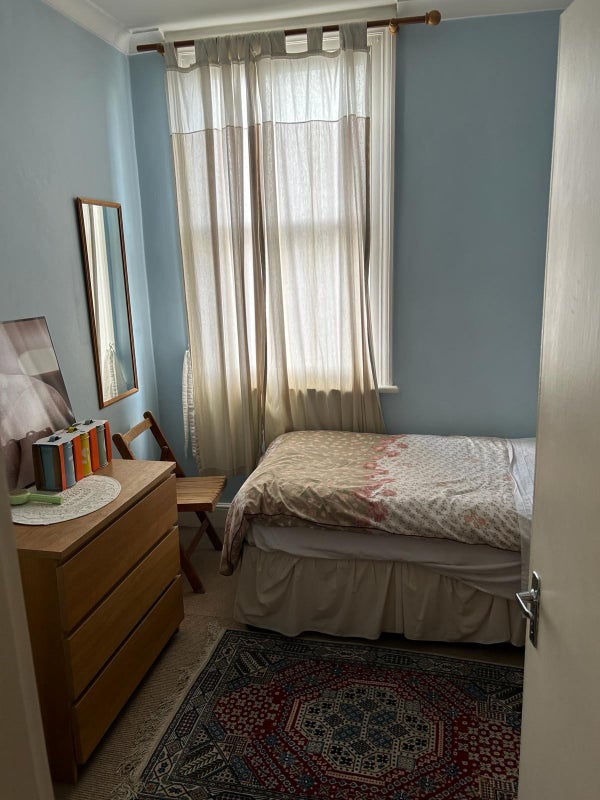 'Single room available for female in Dollis Hill' Room to Rent from