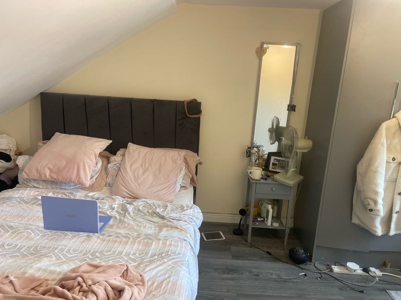 'Huge double room all bills included Urmston ' Room to Rent from SpareRoom