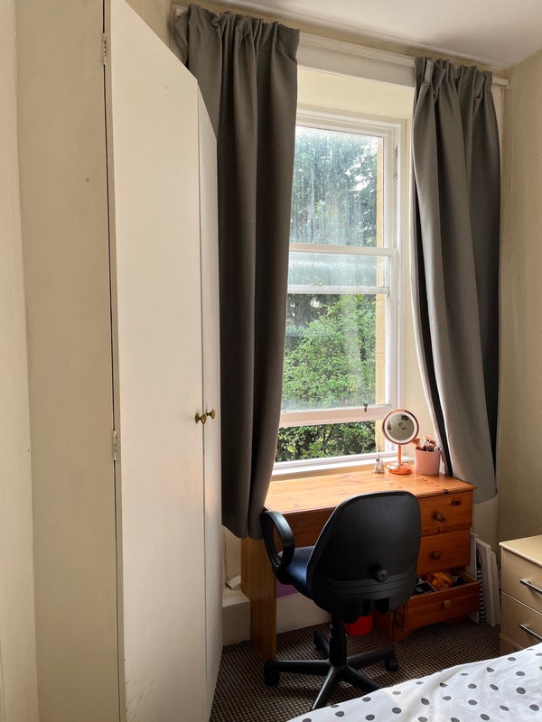 'Room in central Edinburgh available! ' Room to Rent from SpareRoom