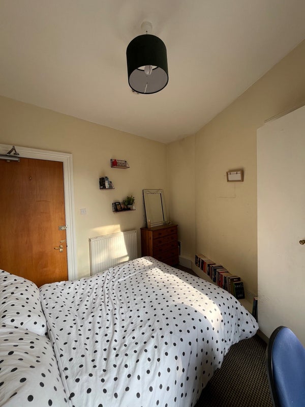 'Room in central Edinburgh available! ' Room to Rent from SpareRoom