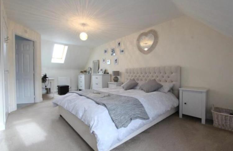 Photo 6: En-suit Double Bedroom