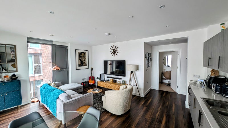 Photo 1: Livingroom