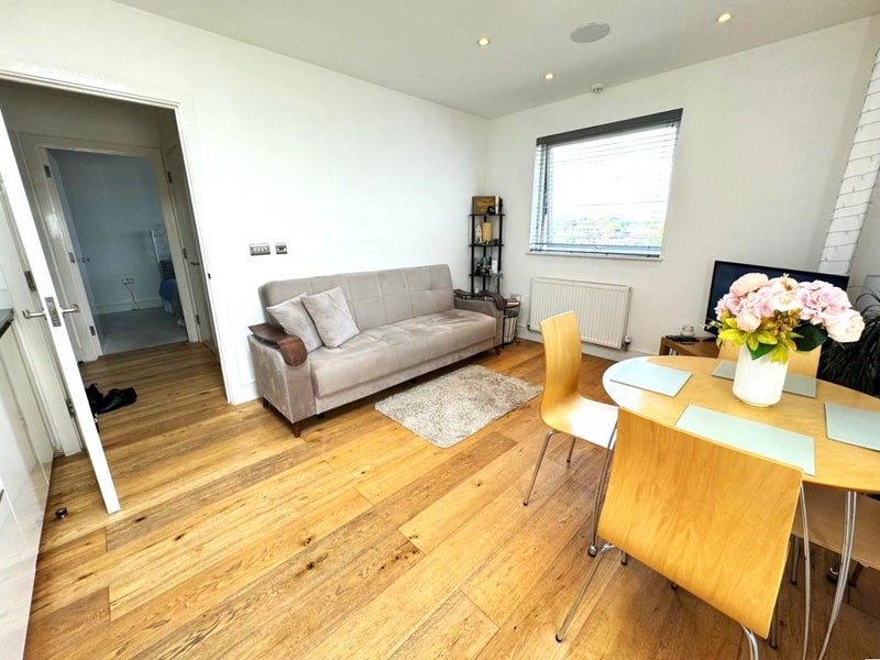 1 Bedroom Flat Now Available In Potters Bar***' Room to Rent from SpareRoom