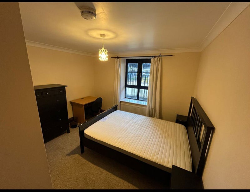Photo 1: Bedroom