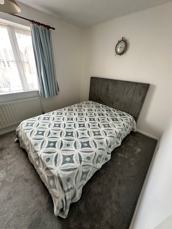 Photo 1: Double bedroom with bram new carpet, bed & mattress