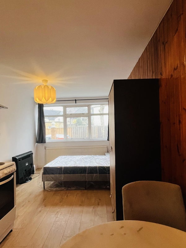 'London E6 A Studio ' Room to Rent from SpareRoom