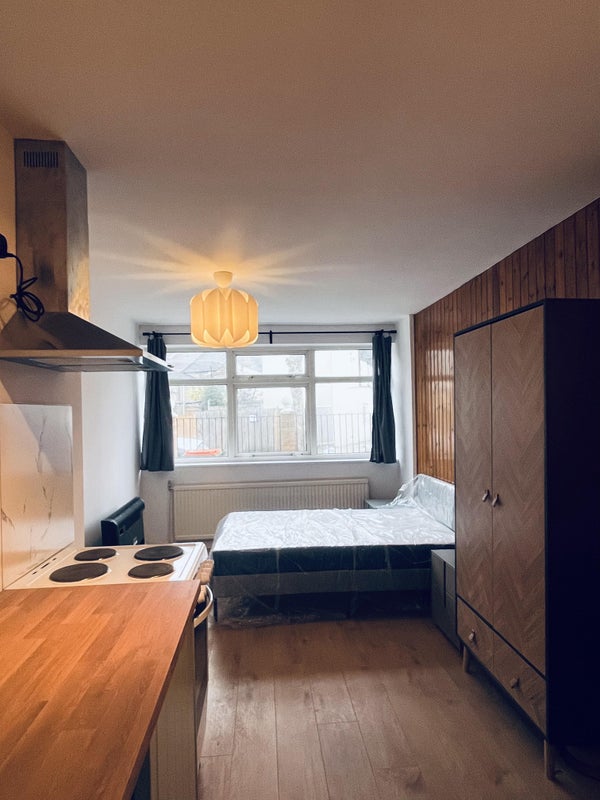 'London E6 A Studio ' Room to Rent from SpareRoom