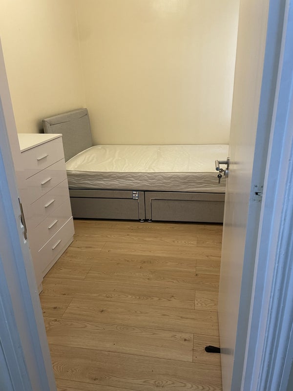 'Double Bedroom to rent in Slough ' Room to Rent from SpareRoom