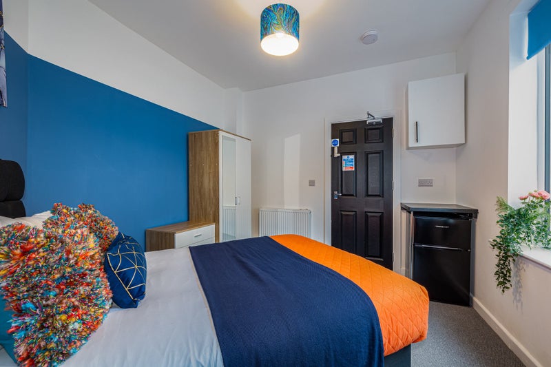 Photo 1: Bedroom 1- available room