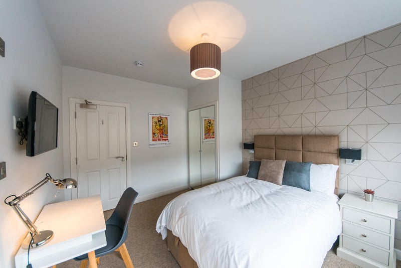 Photo 1: Room 4