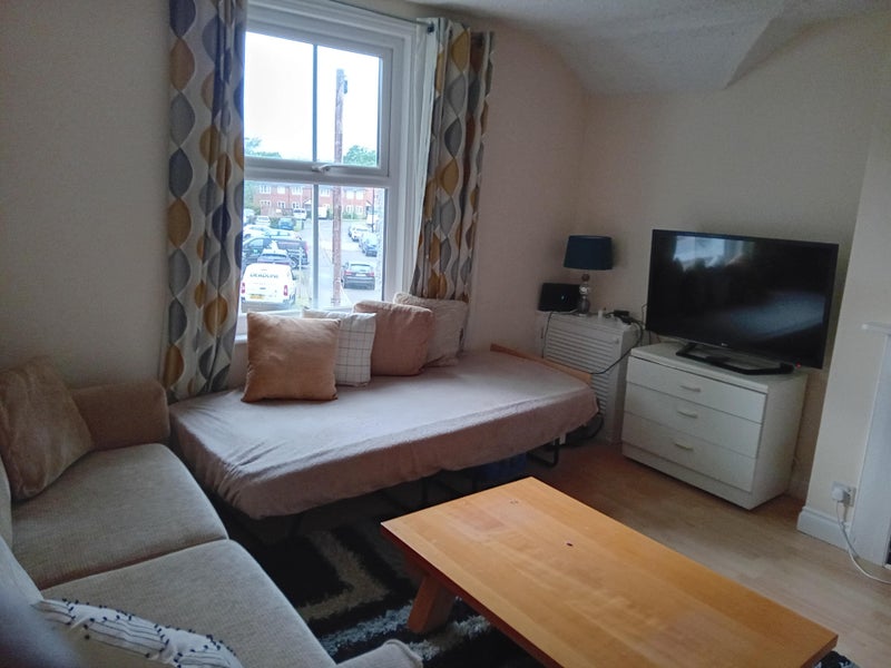 'Big Double Room Wokingham ' Room to Rent from SpareRoom