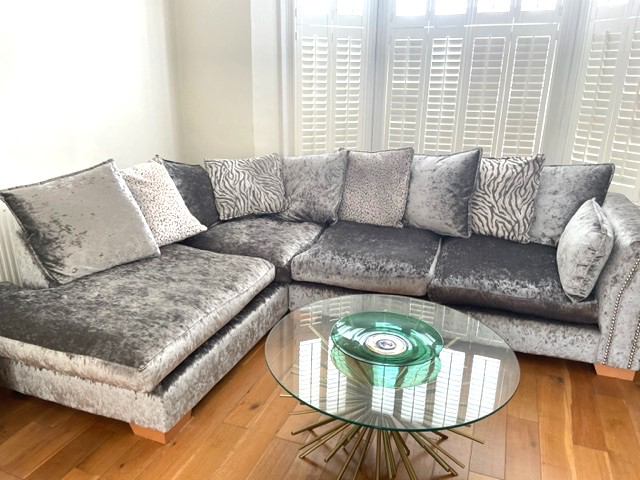 Photo 1: Shared sitting room