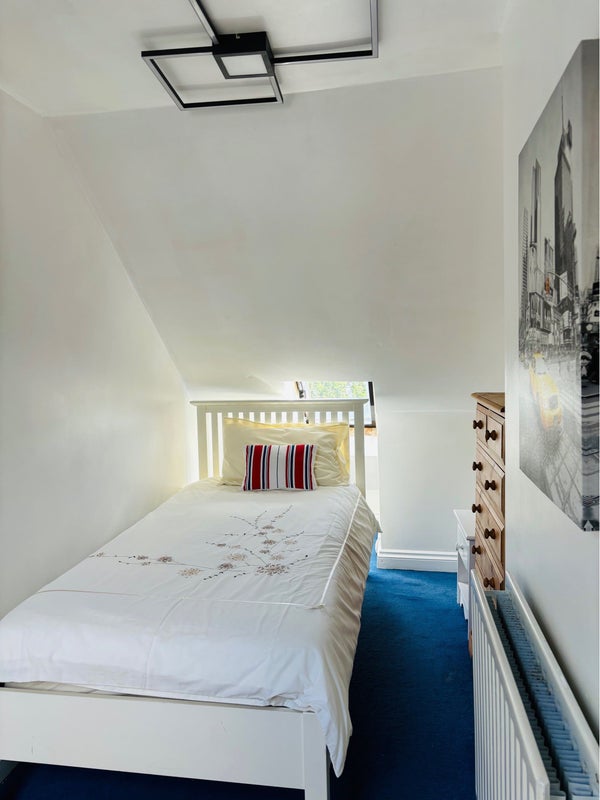 Photo 1: Bedroom 1