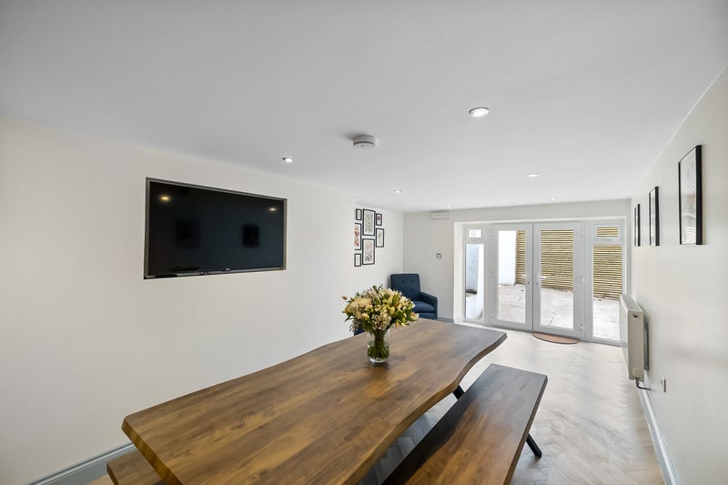 Photo 7: Dining area
