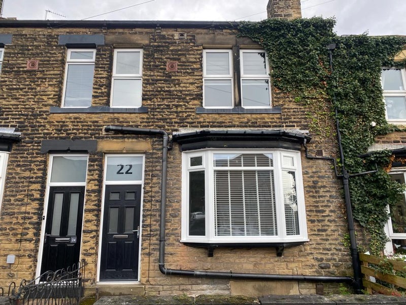 Photo 1: Exterior