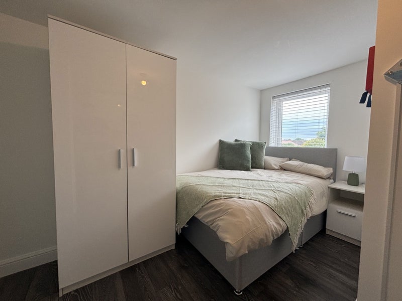 Photo 1: Room M