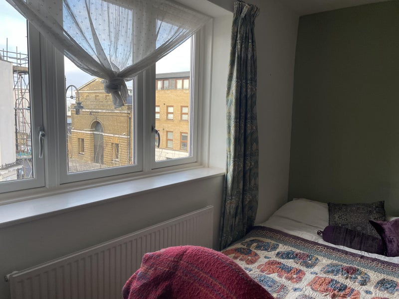 Photo 1: room to rent