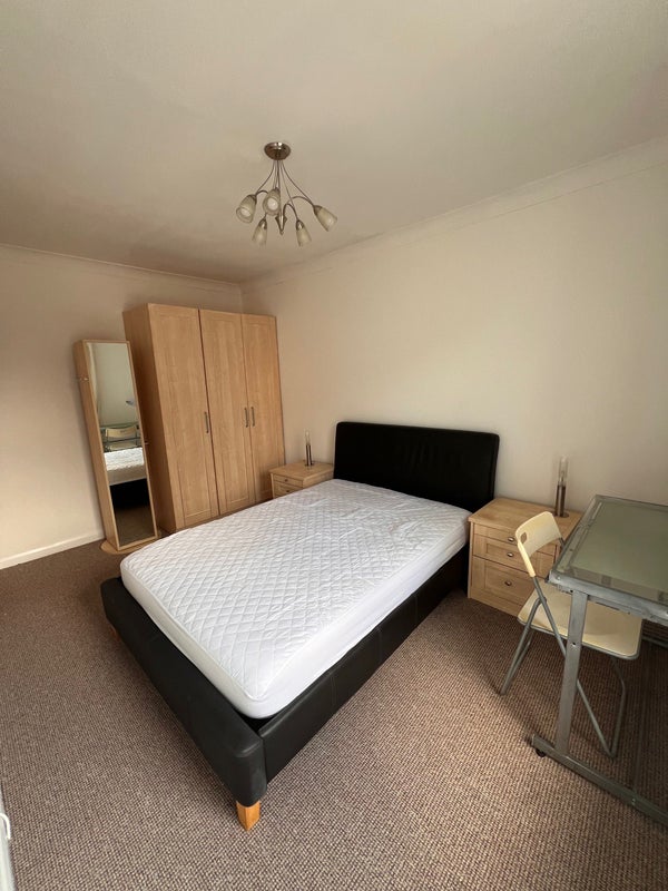 'Large double room in Tunbridge Wells' Room to Rent from SpareRoom