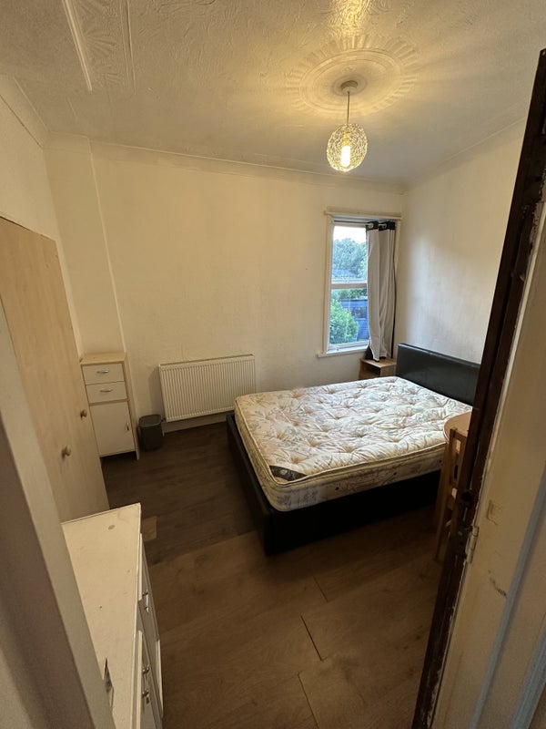 'A Single bedroom to let in poole' Room to Rent from SpareRoom