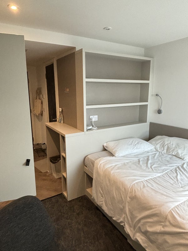 'Summer sublet in Canvas Manchester studio' Room to Rent from SpareRoom