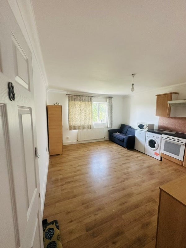 'Fantastic Studio Flat in Golders green' Room to Rent from SpareRoom