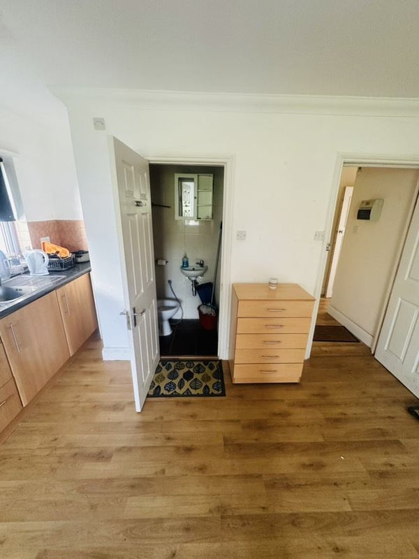 'Fantastic Studio Flat in Golders green' Room to Rent from SpareRoom