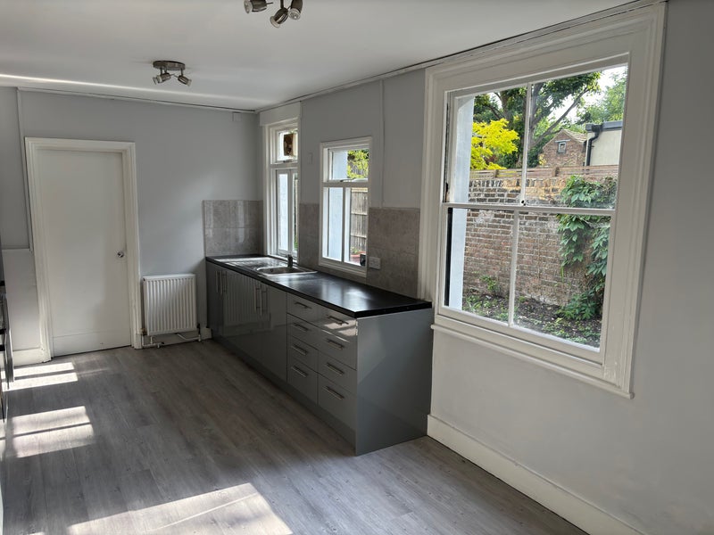 'Lovely Double Room in Bounds Green N22' Room to Rent from SpareRoom