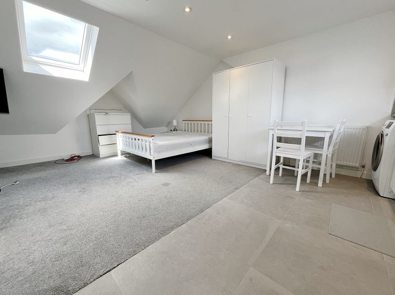'Loft Studio 15Mins Walk To Hounslow East' Room to Rent from SpareRoom