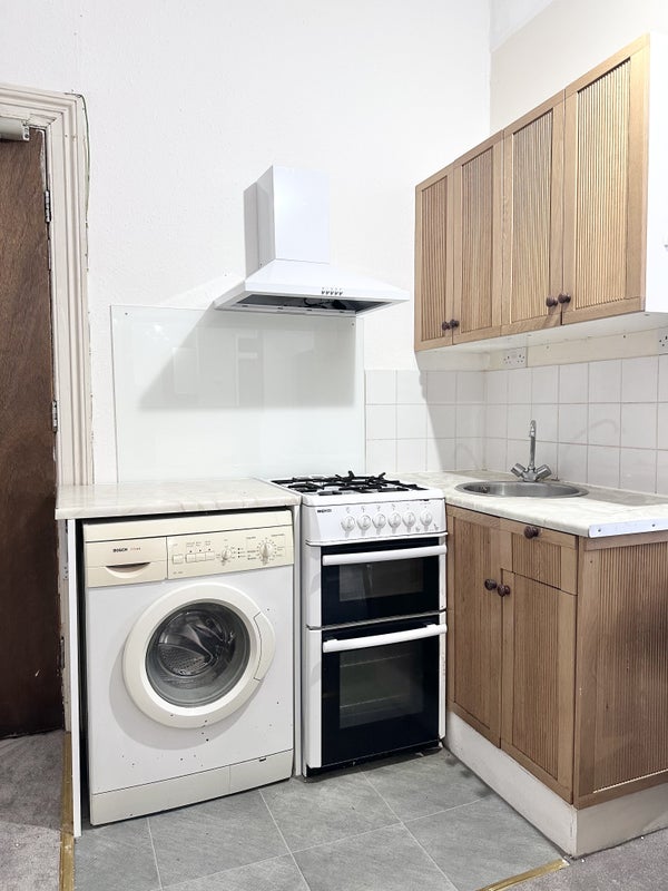 'Spacious Studio Flat Earls Court ' Room to Rent from SpareRoom