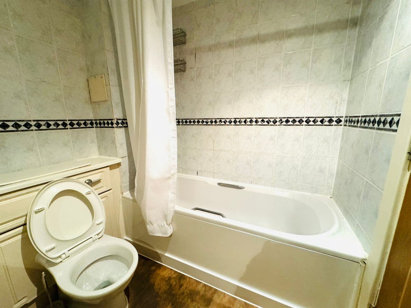 'E14 Modern Built / Blackwall / East India Zone 2' Room to Rent from