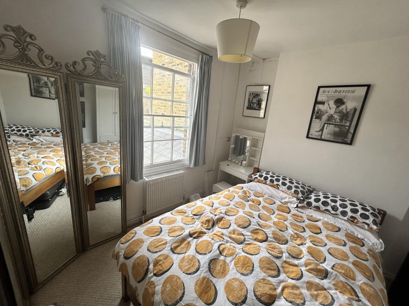 'Double Room & Bathroom to rent zone 1 WATERLOO' Room to Rent from