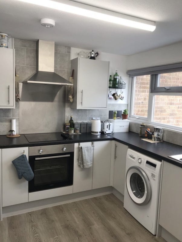 'Lovely Beeston flat next to tram stop' Room to Rent from SpareRoom