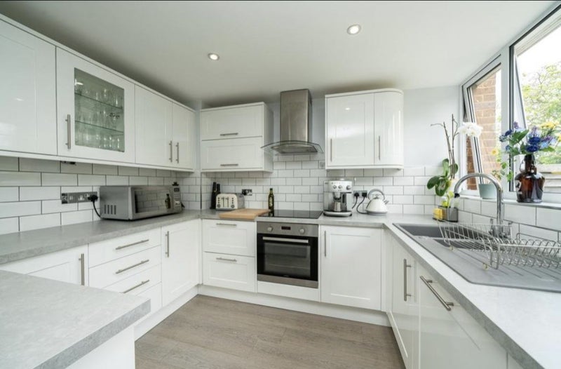 Photo 1: Kitchen