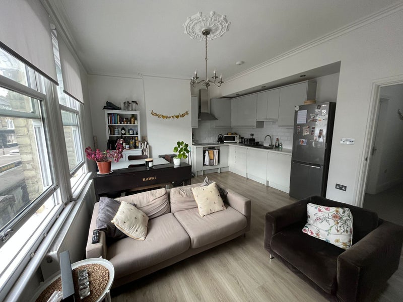 Photo 1: Living / Kitchen 