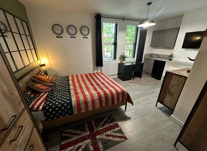 Photo 1: Bedroom 6. STUDIO en-suite & kitchenette