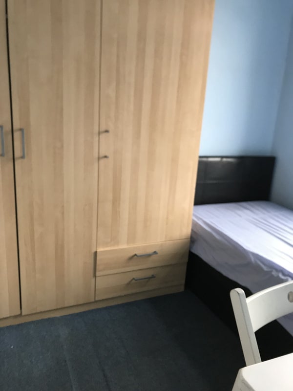 'Big room for man ;southall Broadway)' Room to Rent from SpareRoom