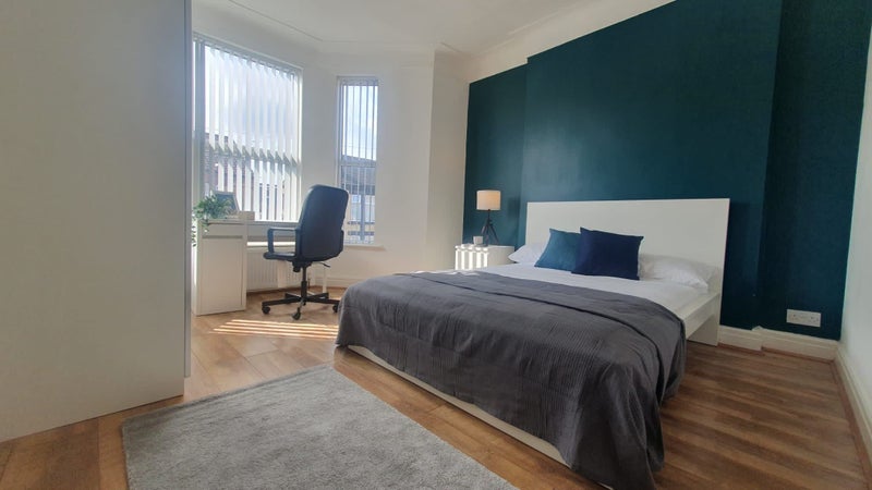 Photo 1: Bedroom 5