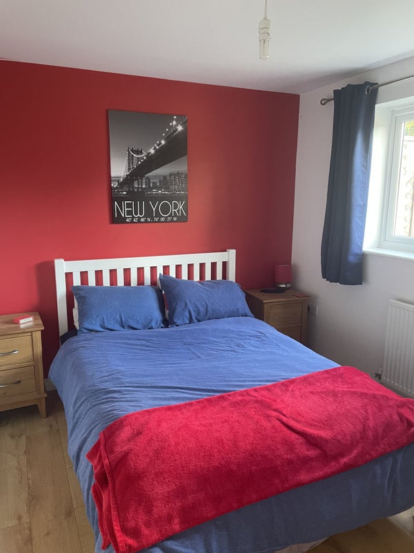 Photo 1: Double bedroom