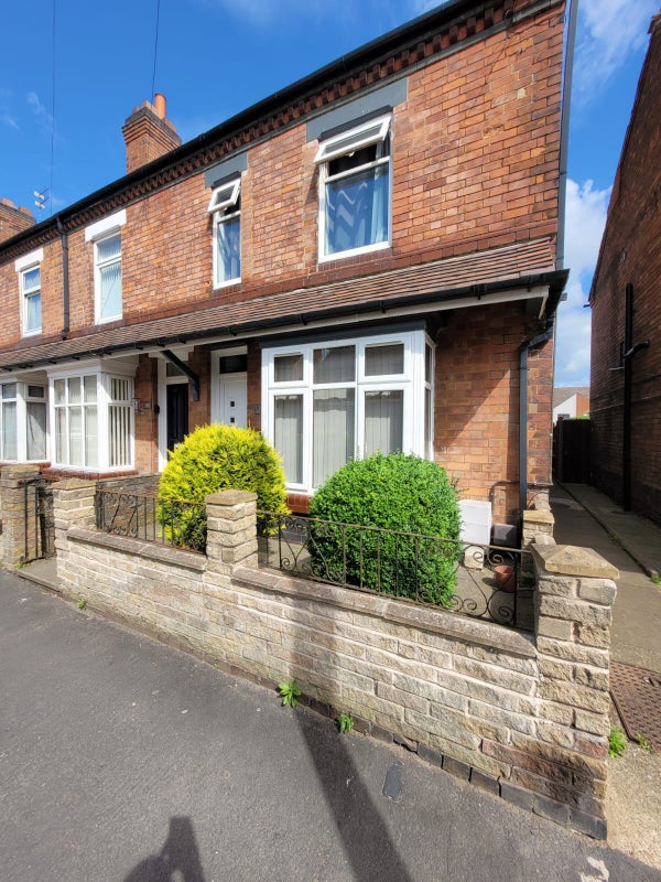 Photo 1: FRONT DOOR @ CALAIS ROAD