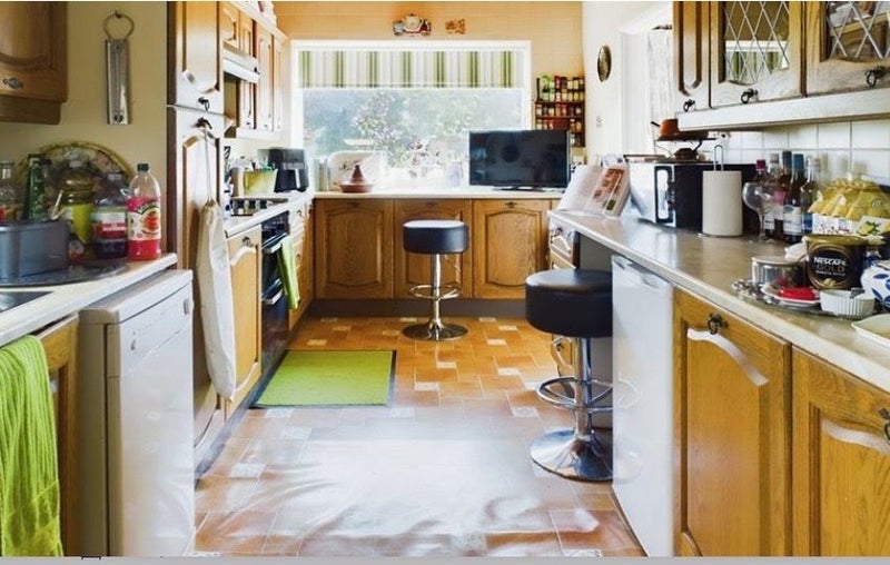 Photo 8: 