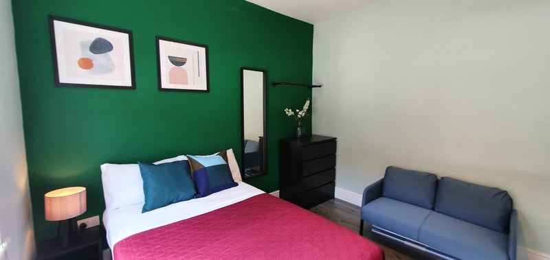 Photo 1: Room 1