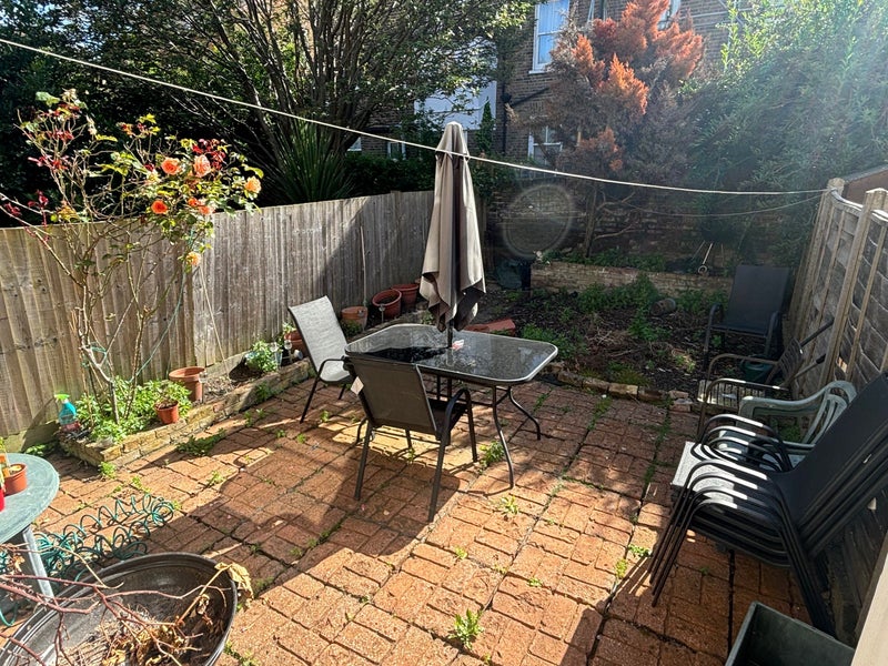 'Double Room in Ealing Broadway' Room to Rent from SpareRoom