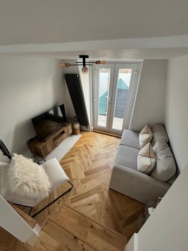 Wandsworth flat 1 girl flatmate needed' Room to Rent from