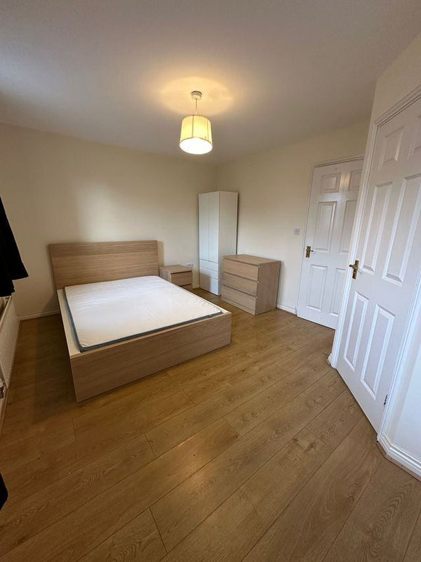 '1 Excellent ENSUITE Room in Woolwich' Room to Rent from SpareRoom